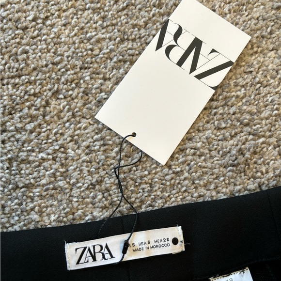 🆕 ZARA Asymmetrical Mini Skirt in Black - Picture 5 of 9